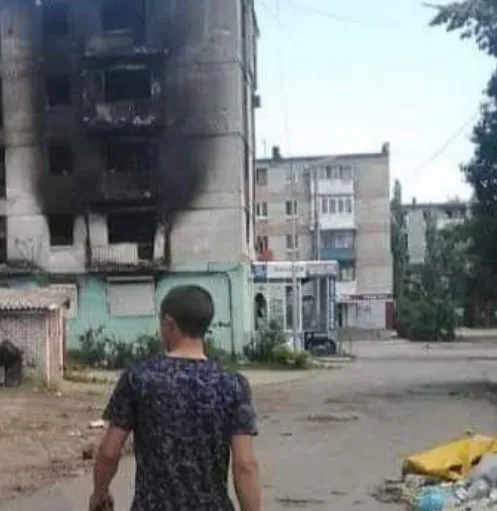 З вертольотів, літаків, комплексів «Точка-У»:  росіяни обстріляли Луганщину (фото)