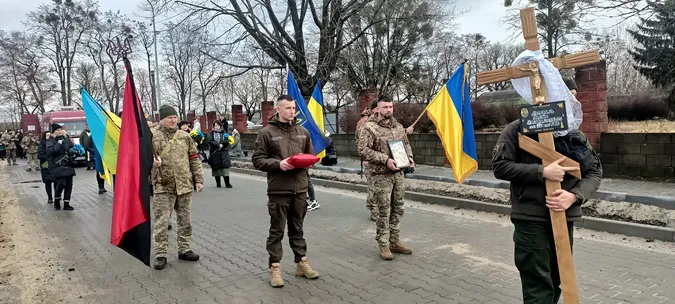 У Луцькому районі провели в Останню дорогу розвідника Романа Мигдаля
