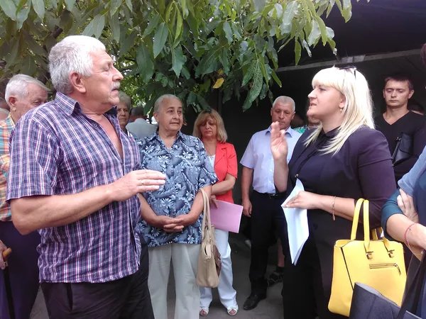 Лучани бояться, що на місці демонтованих гаражів розпочнуть будівництво
