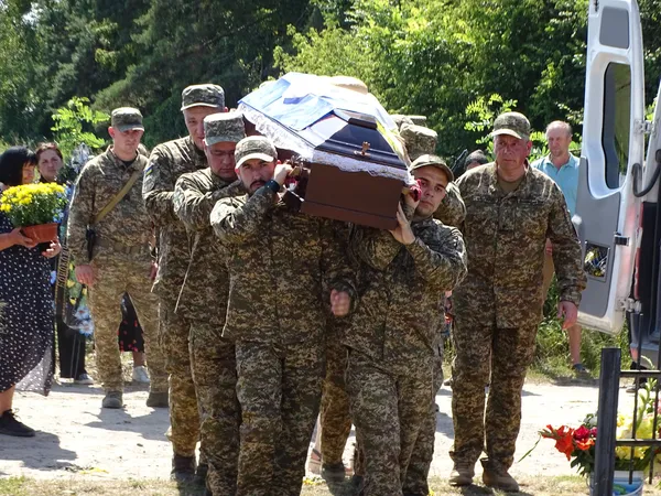 Воював, попри проблеми зі здоров'ям: на Турійщині попрощалися з Сергієм Омелянчуком (фото)