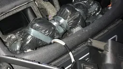 На "Ягодині" в автомобілі знайшли тайник з бурштином (фото) 