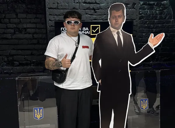 Михайло Лебіга на виборчій дільниці