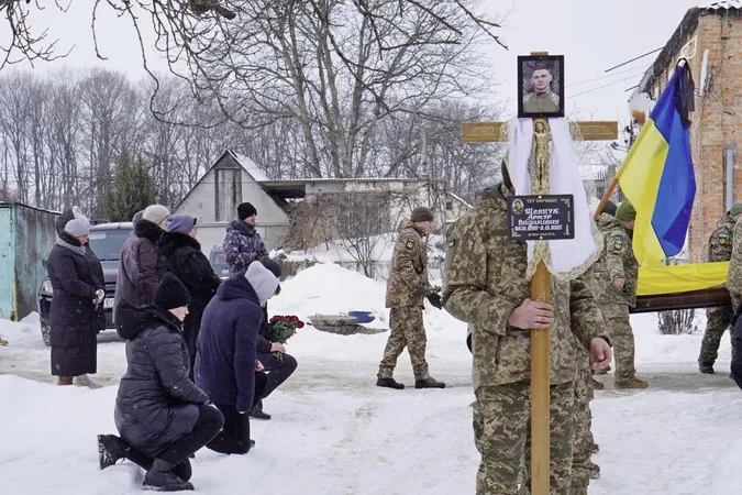 Поховали біля мами: Володимирська громада провела в останню дорогу молодого воїна Артура Шевчука