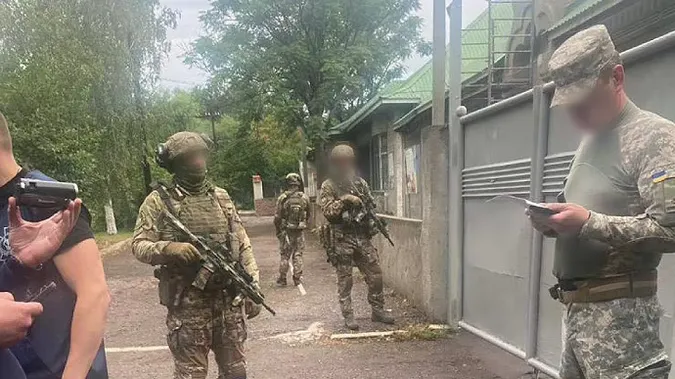 Обшуки в десяти областях: у військкоматах викрили масштабну схему ухилення від призову (фото, відео)
