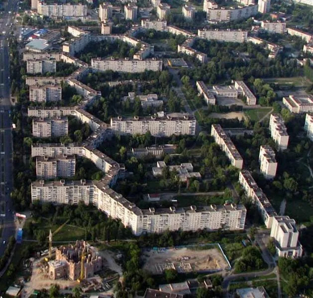 Мешканці найдовшого будинку Луцька говорять про його руйнування