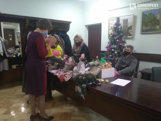 У Луцькраді люди з інвалідністю продають вироби, аби заробити копійку