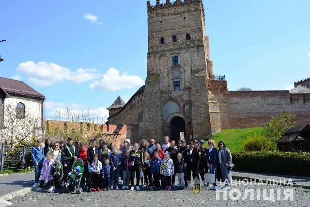 У Луцьку патрульні провели екскурсію для вимушених переселенців (фото)