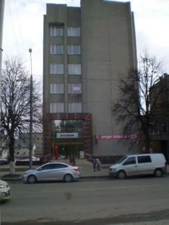 У центрі Луцька продають семиповерхівку (фото)