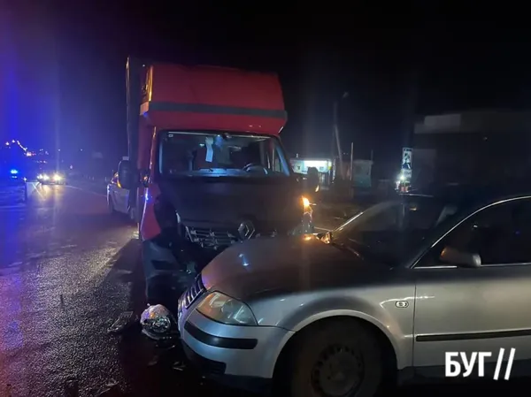 У Нововолинську легкове авто зіткнулося з вантажівкою