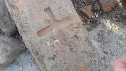 На вулиці Лесі Українки під час котловану знайшли унікальну цеглу (фотофакт)