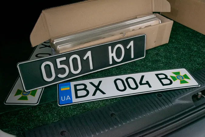 Службові автомобілі прикордонників їздитимуть на номерах нового зразка (фото)