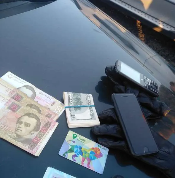 На Волині поліцейського-хабарника взяли під варту