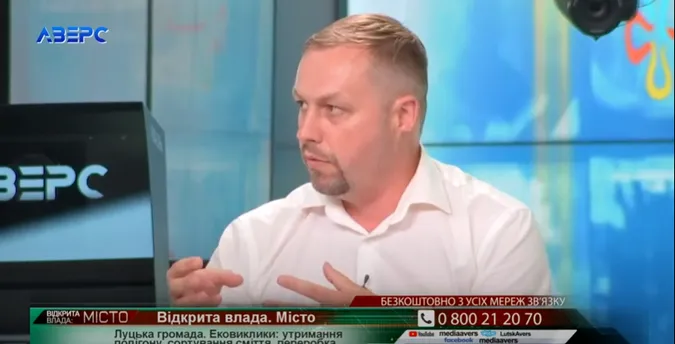 «Показувати власним прикладом»: луцький депутат роками сортує вдома сміття (відео)