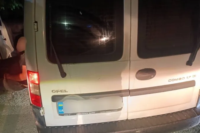 У Луцьку п'яний водій в'їхав у паркан, поки тікав від патрульних