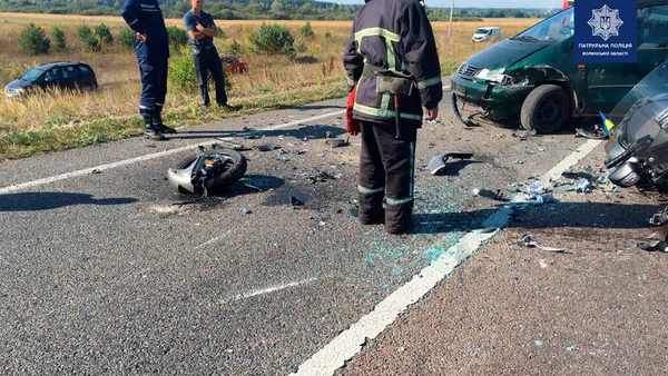Смертельна аварія на Волині: два мотоциклісти в'їхали в авто (фото)