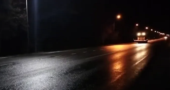 На Волині важливі дороги обробляють протиожеледними матеріалами (відео)
