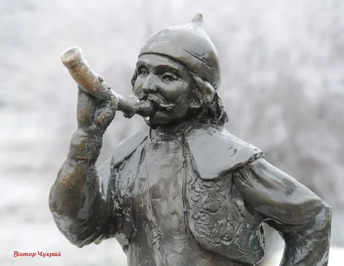 «Привіт від зими»: туманний Луцьк очима фотохудожника (фото)