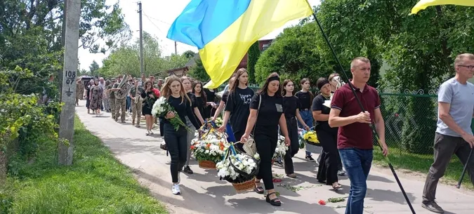 На Волині попрощалися із молодим воїном Михайлом Муковозом (фото)