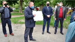Розширені парковки та  LED-освітлення:  у Луцьку говорили про ремонт двору (фото)