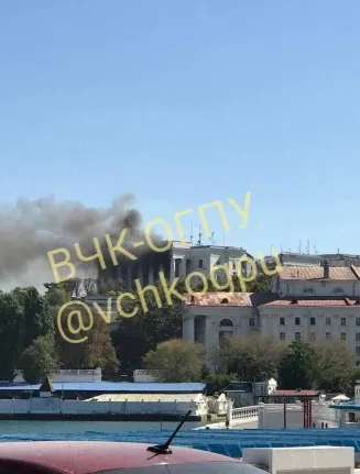 У Севастополі прилетіло в штаб Чорноморського флоту (фото)