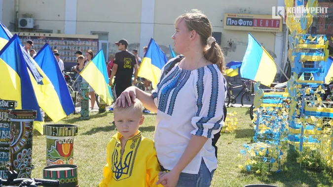 Лучани у День міста тілами склали карту України (фото)
