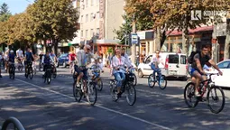 З байкерами і поліцією: у Луцьку – велопробіг у вишиванках (фото, відео)