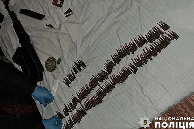 Двох озброєних іноземців затримали у Тернополі (фото)