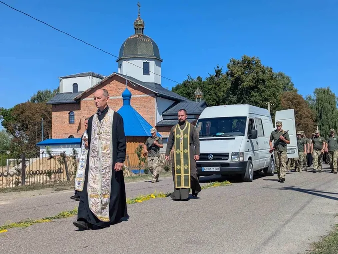 На Волині попрощалися із 30-річним Героєм Віталієм Ксьондзиком (фото)