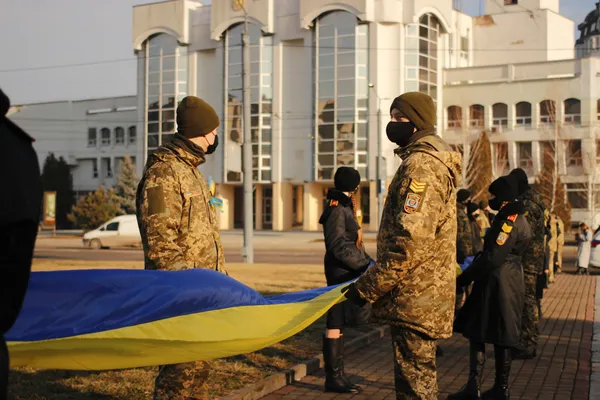 Прапори та сотні людей: як у Луцьку святкували День єднання (фото, відео)