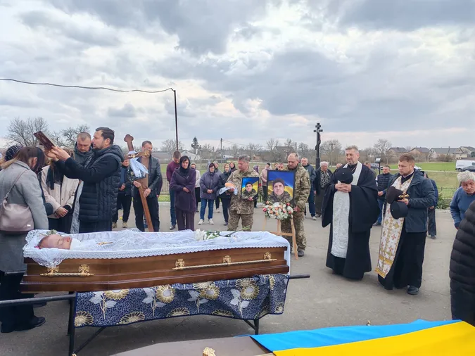 На Волині попрощались з Героєм Романом Іванушком (фото)