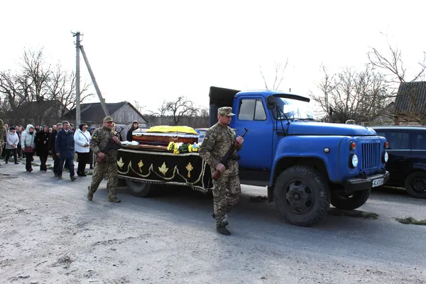 Півтора року без звістки: Рожищенська громада попрощалася з полеглим Валентином Волошиним (фото)