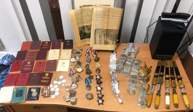 Громадянин Литви хотів вивезти через «Ягодин» 136 предметів старовини (фото)