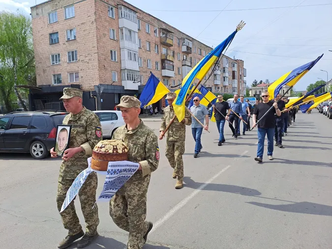 Зовсім юний: у Ковелі попрощалися із захисником Владиславом Андрусиком (фото)