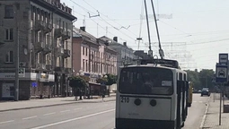 У луцькому тролейбусі на швидкості відвалилася деталь (фото)