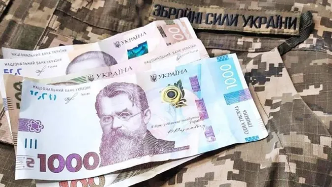Луцькі медики переказали захисникам понад 360 тисяч гривень зі своїх зарплат
