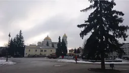 Свято закінчилося: із луцьких ялинок знімають прикраси (фото)