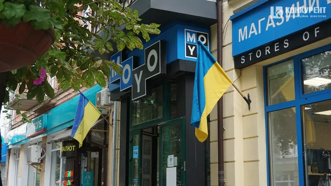 У День прапора лучани вбрались у сорочки, а будинки прикрасили стягами (фото)