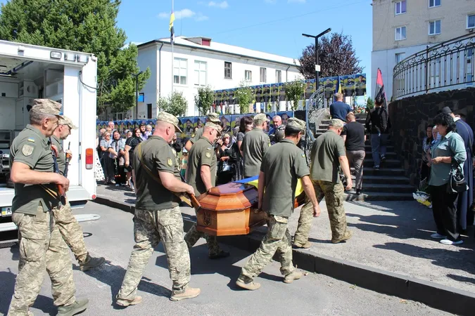 Повернувся «на щиті» після двох років надії: на Волині попрощалися з воїном Олександром Гринчуком (фото)
