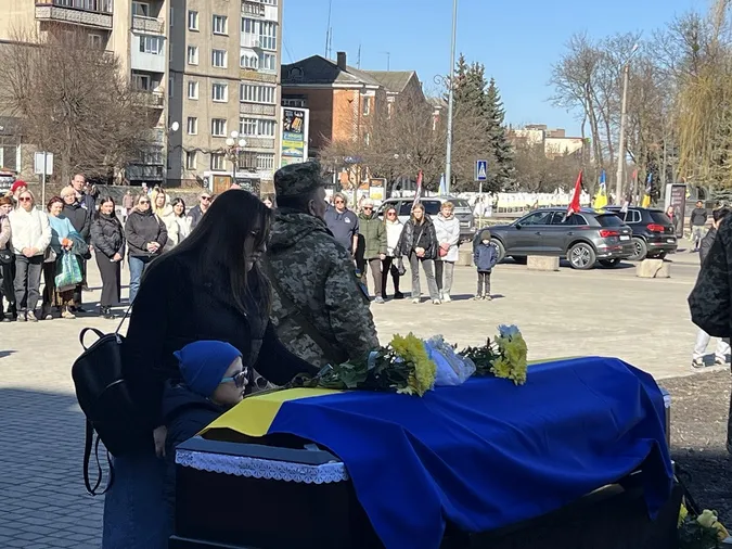 Пів року вважався зниклим: на Волині попрощалися з Героєм Анатолієм Нестеруком (фото)
