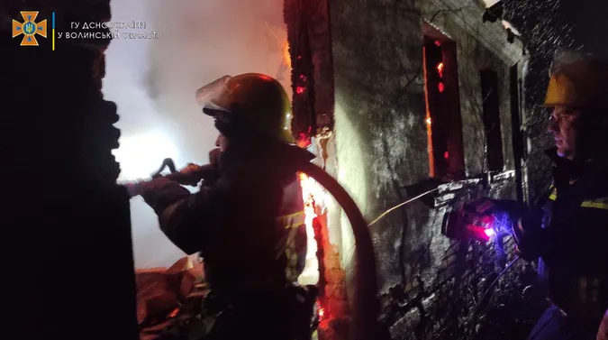 На Горохівщині горіла хата-пустка (фото, відео)
