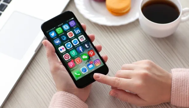 У WhatsApp з’явилася можливість закріплювати до трьох повідомлень