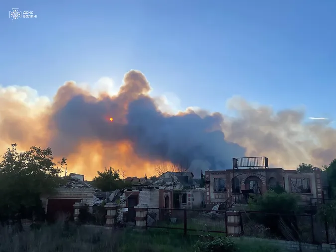 Обстріл – загоряння – виїзд: як рятувальники з Волині працюють на Донеччині (фото)