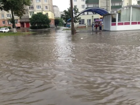 Луцьк знову затопило (фото)