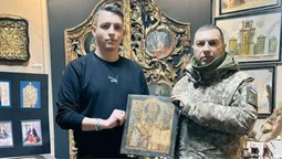 З’явилася після вибуху: волинський воїн привіз із Донеччини давню ікону, яку знайшов у руїнах