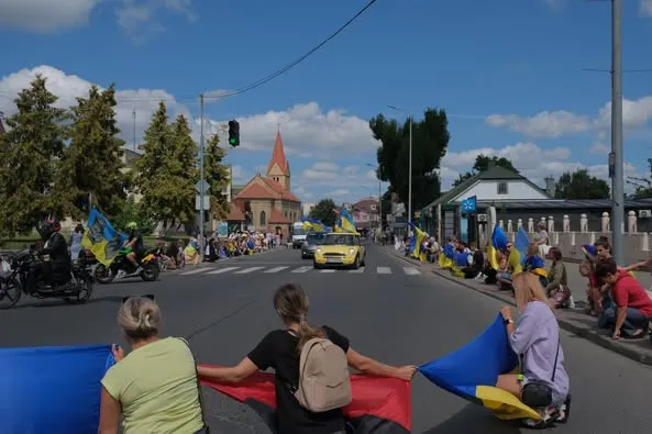 У Володимирі влаштували автопробіг та мирну акцію на підтримку полонених і зниклих безвісти (фото)