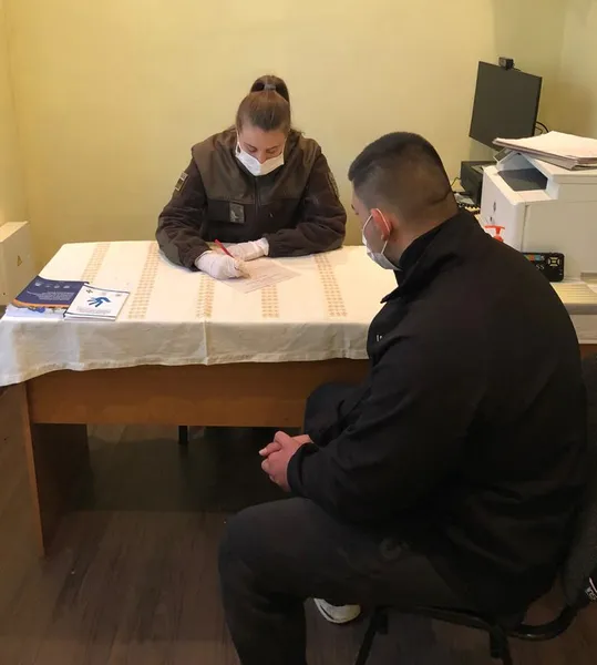 Друг поплив, а він залишився: луцькі прикордонники спіймали нелегала (фото)