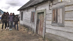 "Качалка" в хаті: як волиняни самотужки облаштували в селі спортзал