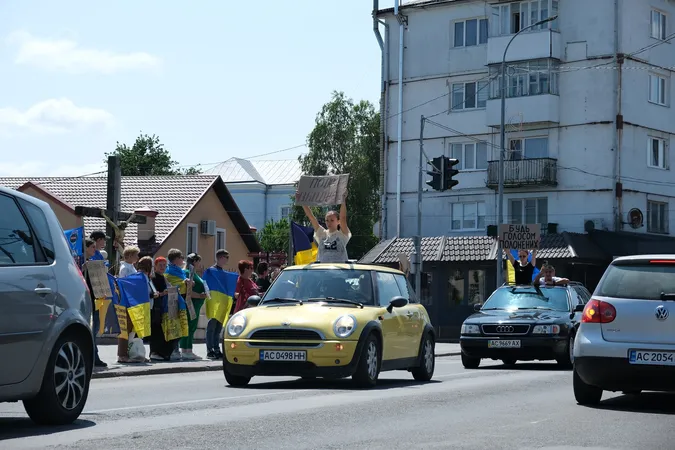 У місті на Волині відбувся автопробіг на підтримку військовополонених і зниклих безвісти (фото)