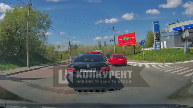 Поблизу Яровиці нема анонсованого в міській раді дорожнього знаку (фото, відео)