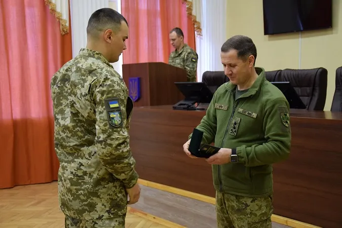 Волинські прикордонники, які брали участь в активних бойових діях на Донеччині, отримали нагороди (фото)